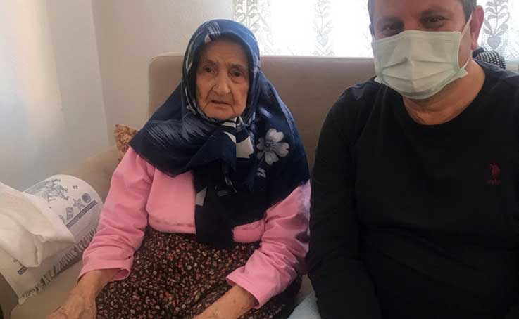 Aile hekimi gönüllü olarak evlere gidip aşılama yapıyor