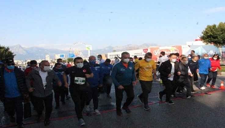 16. Runatolia maratonu, 39 ülkeden 3 bin 500 sporcunun katılımı ile koşuldu