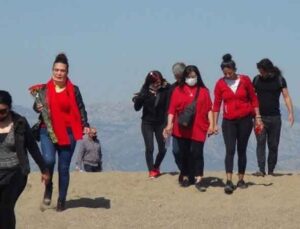 Antalya’da 8 Mart Kadınlar Günü’nde kadınlardan sahil temizliği