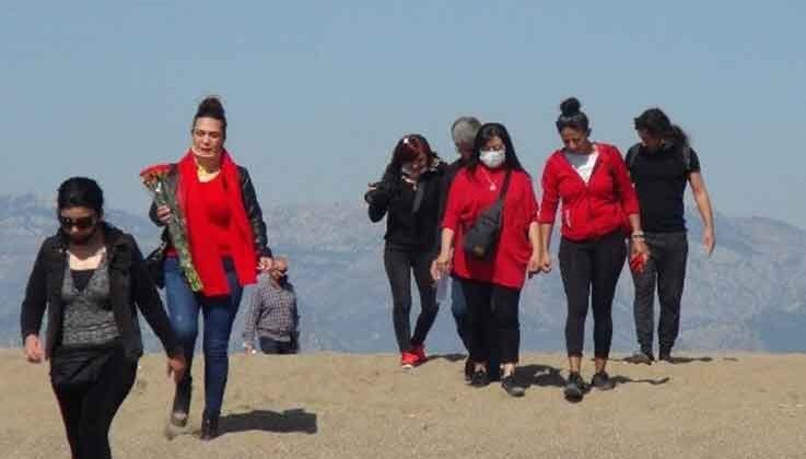 Antalya’da 8 Mart Kadınlar Günü’nde kadınlardan sahil temizliği
