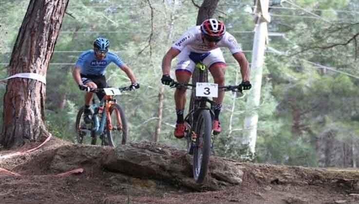 Alanya’da zorlu yollarda 101 sporcu pedal çevirdi