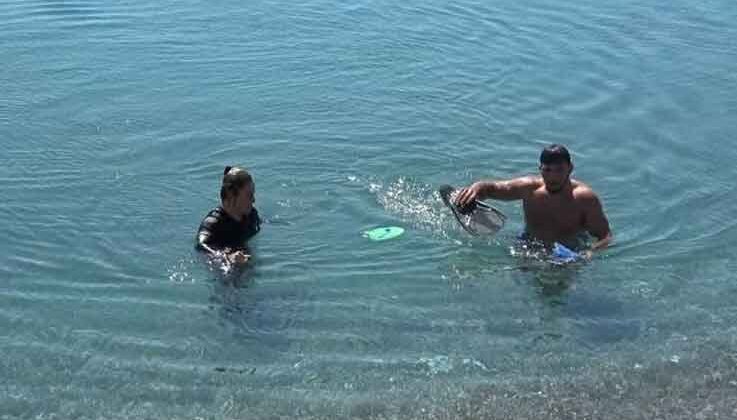 Antalya’da karlı dağların gölgesinde deniz keyfi