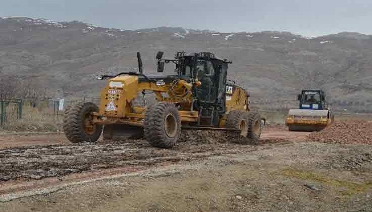 Korkuteli’nde 3 mahalle yolunda bakım onarım çalışması