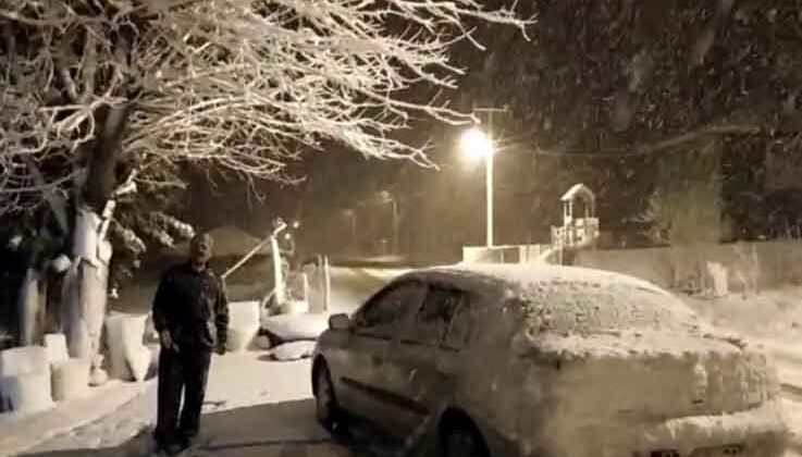 Antalya’da 6 yıl aradan sonra yağan kar sevinci