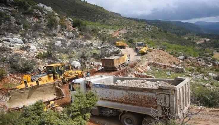 Alanya Belediyesi, mahalle yolunu hizmete sokmak için çalışıyor