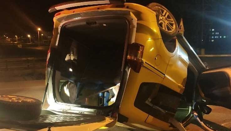 Ticari taksi takla attı, sürücünün burnu bile kanamadı