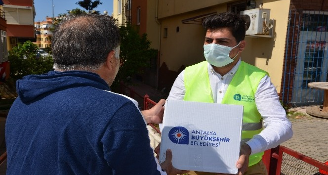 Gıda paketleri Alanya’da ihtiyaç sahipleri ile buluştu