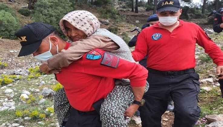 Sahurdan sonra koyun otlatmaya çıkan Alzheimer hastası yaşlı kadın dağda bulundu