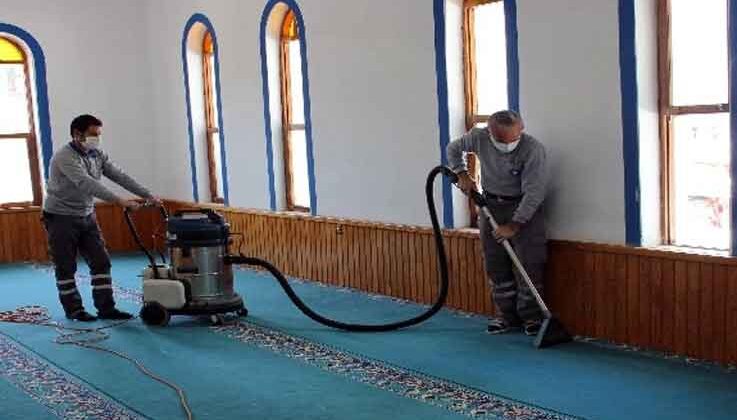 İlçelerdeki camiler temizlenerek dezenfekte edildi