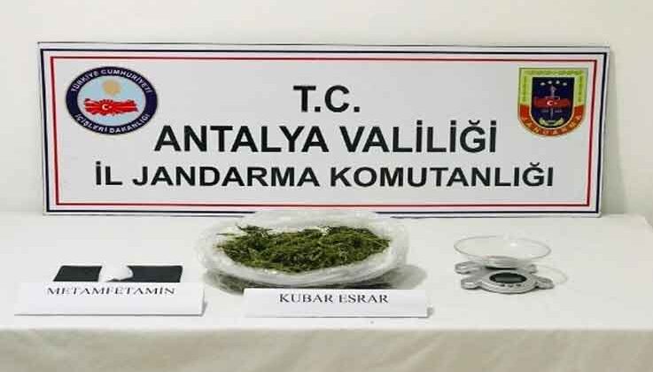 Jandarmadan uyuşturucu satıcılarına suçüstü