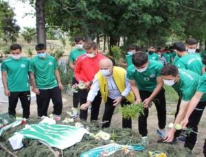 Serik Belediyesporlu futbolculardan Ali Aksu’ya vefa