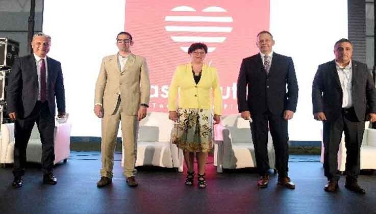 Başkan Uysal panelde Antalya’yı anlattı