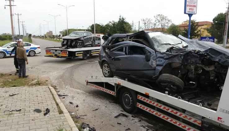 Antalya’da kontrolsüz kavşakta feci kaza: 6 yaralı