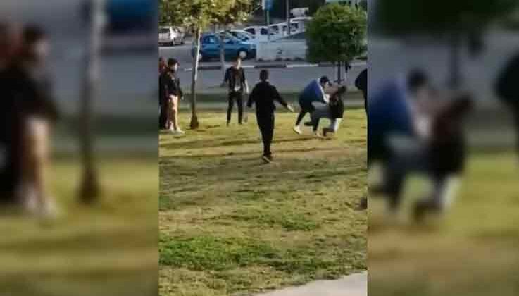 Antalya’da parkta tekmeli sopalı kavga