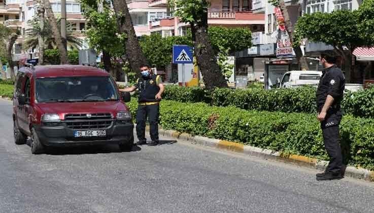 Alanya’da polis ekiplerinden sıkı ‘tam kapanma’ denetimi