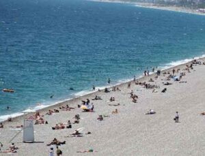 17 günün ardından Antalya sahillerinde maske kuralı unutuldu