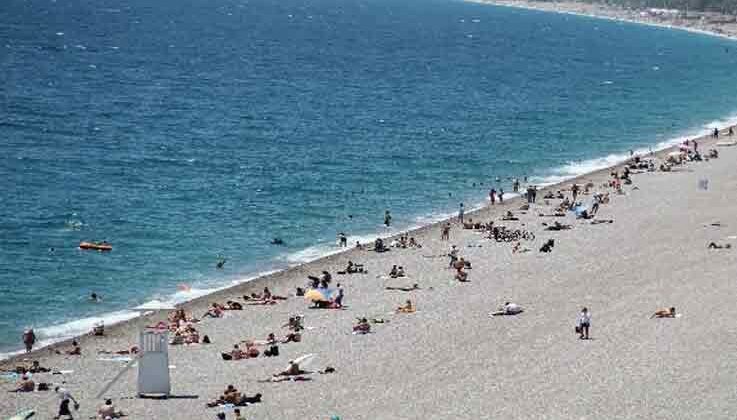 17 günün ardından Antalya sahillerinde maske kuralı unutuldu