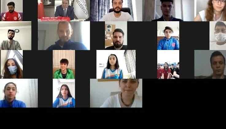 Başkan Böcek gençleri çevrimiçi dinledi