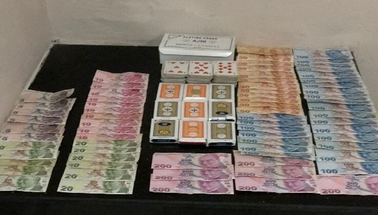 Antalya’da evde kumar oynayan 12 kişiye 110 bin 568 lira ceza