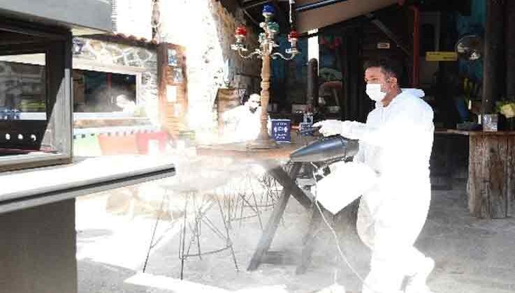 Açılış günü kafe ve restoranlar dezenfekte edildi