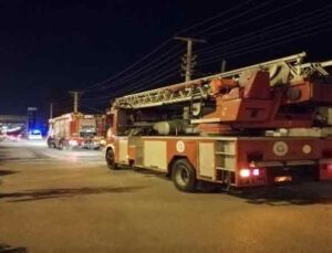 Antalya’da çatı sistemleri üreten işyerinde çıkan yangın ucuz atlatıldı