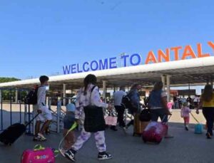 Vaka sayılarının düşmesiyle birlikte Antalya’ya günlük gelen uçak sayısı ikiye katlandı