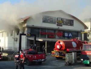 Antalya’da zincir markette çıkan yangın paniği