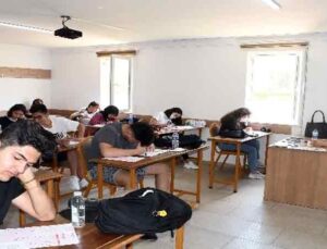 Kemer’de üniversiteye hazırlanan öğrenciler deneme sınavına girdi
