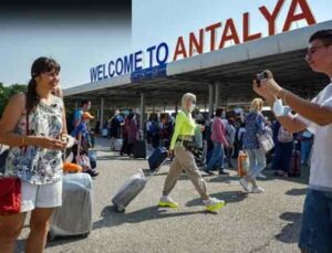 Antalya, 4 günde turist sayısında geçen yılın temmuzunu geçti