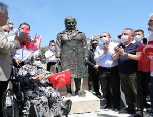 Kabotaj Bayramı’nda Yat Limanı’nda simge isimlerin heykelleri açıldı