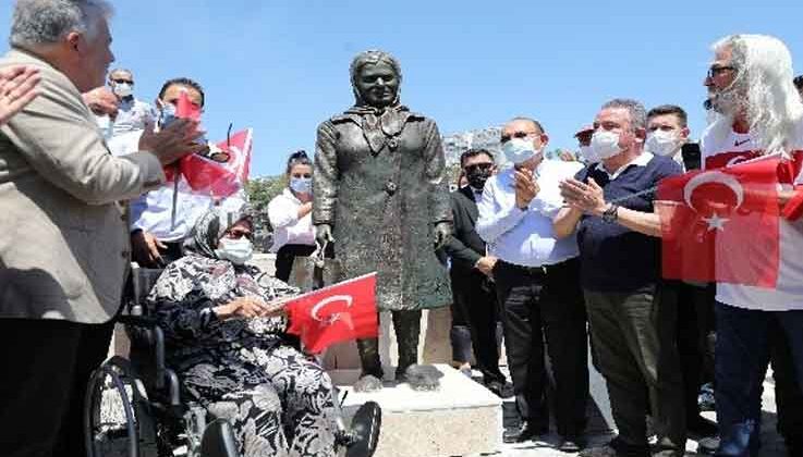 Kabotaj Bayramı’nda Yat Limanı’nda simge isimlerin heykelleri açıldı