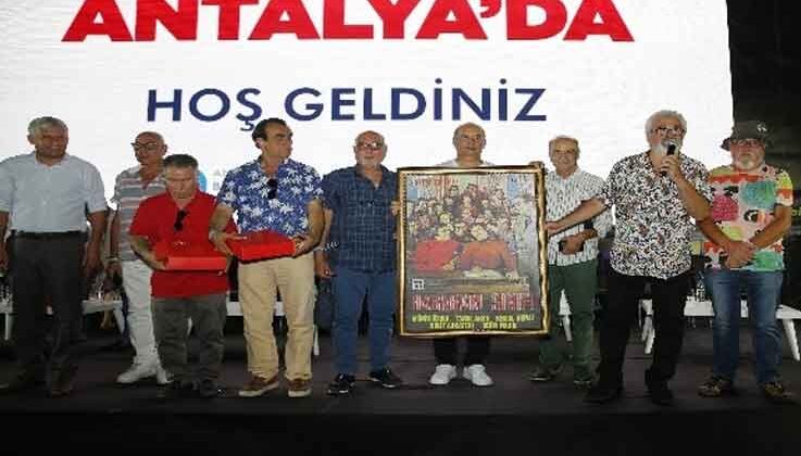 Hababam Sınıfı oyuncuları Antalyalılarla buluştu