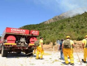 Antalya’da 25 hektarlık ormanın yandığı bölgede soğutma çalışmaları devam ediyor