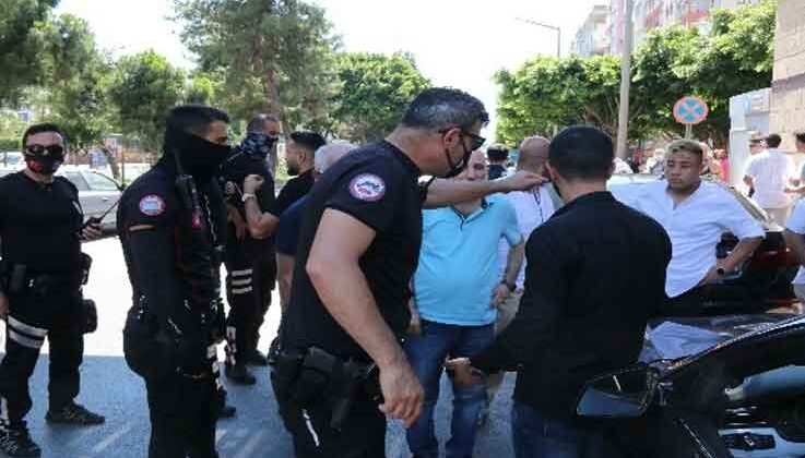 Düğün konvoyunda rastgele ateş edip, polisleri peşine taktı