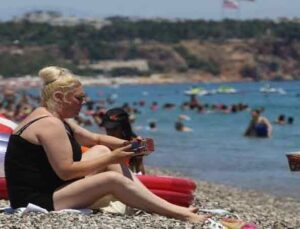 Antalya’ya hafta sonu 683 uçakla 128 bin turist geldi