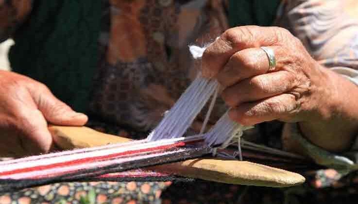 Antalya’da Yörükler kolan dokuma ve kirmen eğirme kültürünü yaşatıyor