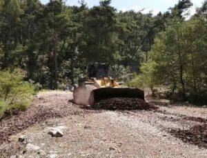 Kemer’de yayla yollarına bakım çalışması