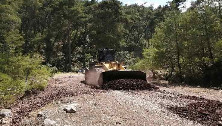 Kemer’de yayla yollarına bakım çalışması