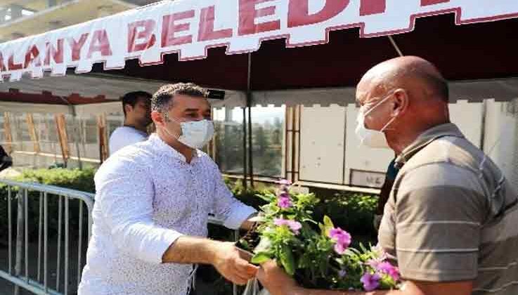 Alanya’da 29 mezarlıkta 61 bin adet çiçek fidesi dağıtılacak