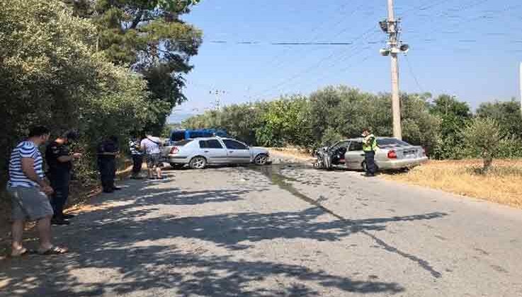 Manavgat’ta iki otomobil kafa kafaya çarpıştı: 4 yaralı