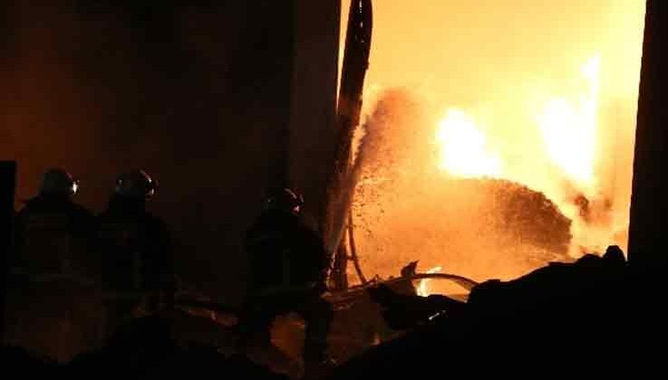 Antalya’da plastik fabrikasındaki yangın kontrol altına alındı