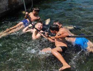 Antalya’da çocukların su parklarına alternatif serin eğlencesinde hortum önlemi