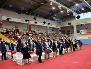 Akdeniz Üniversitesi’nin diş hekimleri mezun oldu