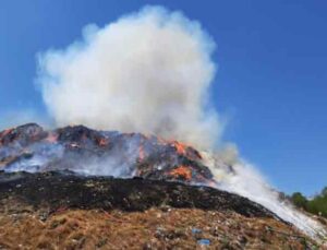 Manavgat çöp tesisinde çıkan yangın, ormanlık alana sıçramadan söndürüldü