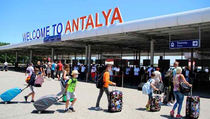 Antalya Havalimanı’nda tarihi yoğunluk