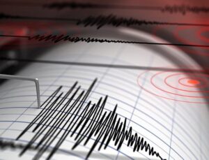 İzmir açıklarında 4.3 büyüklüğünde deprem! Uzmanından açıklama geldi