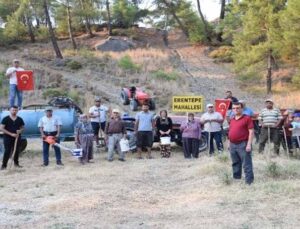 Kimliğini göstermeyenlerin mahalleye girmesine izin vermiyorlar