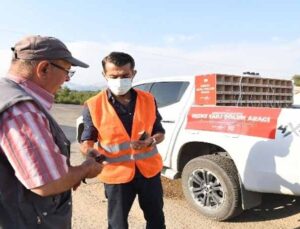 Konyaaltı Belediyesi, gezici şarj dolum aracı ile vatandaşların şarj ihtiyacını karşılıyor.