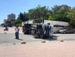 Serik’te 2 kamyon çarpıştı: 2 yaralı