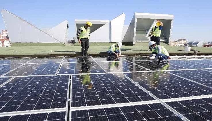 Büyükşehir Belediyesi, çatısından elektrik üretimine başladı